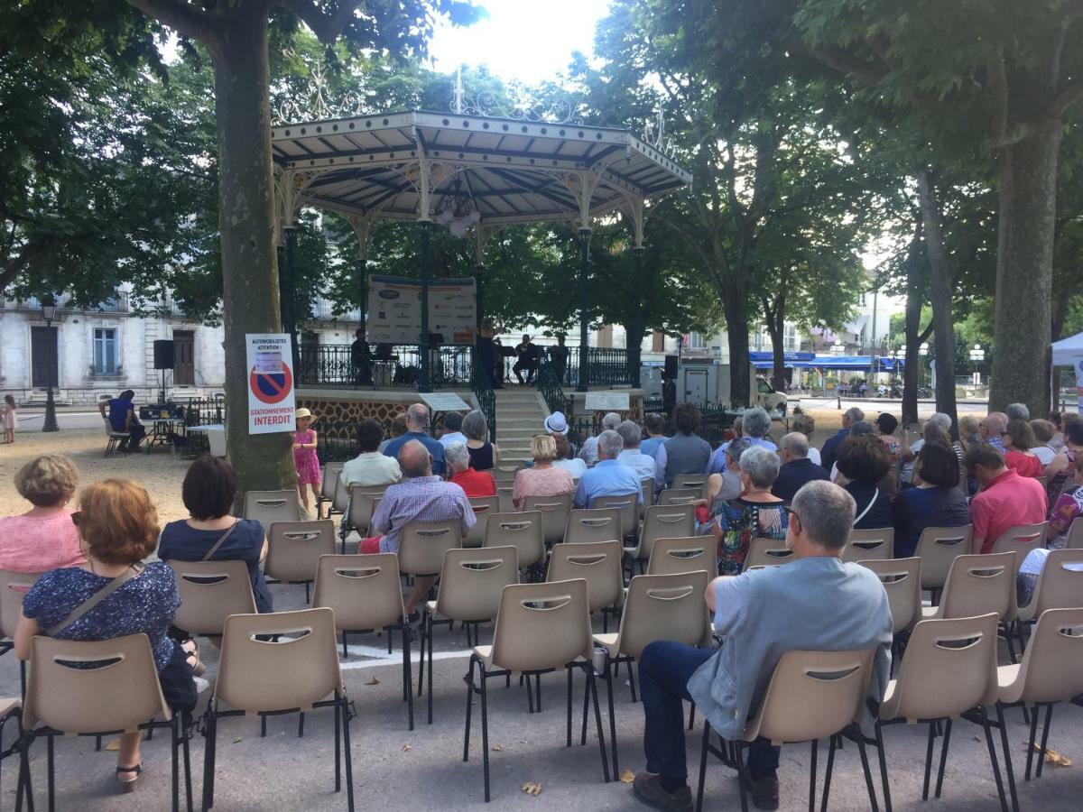 La Petite Cour - Perigueux Panzió Kültér fotó